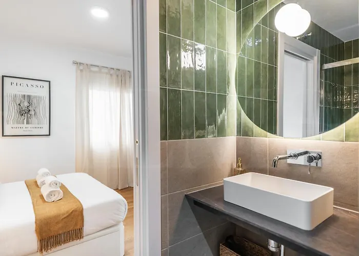 Exquisite And Charming Experience In Soho By Rems *