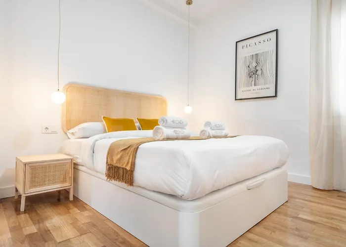 Exquisite And Charming Experience In Soho By Rems *