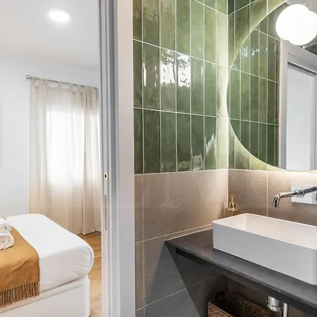 Exquisite And Charming Experience In Soho By Rems *